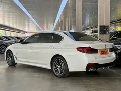 2022 BMW 5 Series 525Li M Sport Package, белый — фото 13