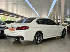 2022 BMW 5 Series 525Li M Sport Package, белый — фото 15