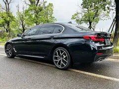 2023 BMW 5 Series 5 530Li M, чёрный — фото 4