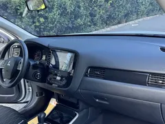 2021 Mitsubishi Outlander 2.0L 2WD 5, белый — фото 13