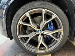 2021 BMW X5 xDrive40i M, чёрный — фото 15