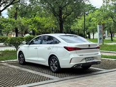 2022 Changan Eado PLUS 1.6L GDI MT, белый — фото 4
