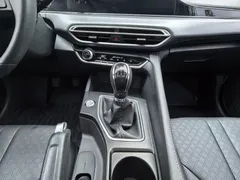 2022 Changan Eado PLUS 1.6L GDI MT, белый — фото 12