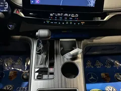 2022 Toyota Granvia 2.5L Hybrid Flagship, белый — фото 12