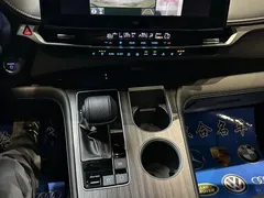 2022 Toyota Granvia 2.5L Hybrid Flagship, белый — фото 16