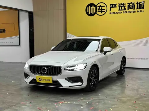 2022 Volvo S60 B4 Luxury