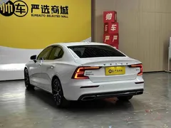 2022 Volvo S60 B4 Luxury, белый — фото 4
