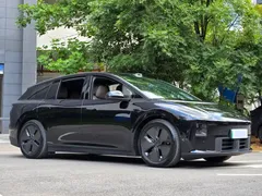 2025 Li Auto i6 2WD, чёрный — фото 3