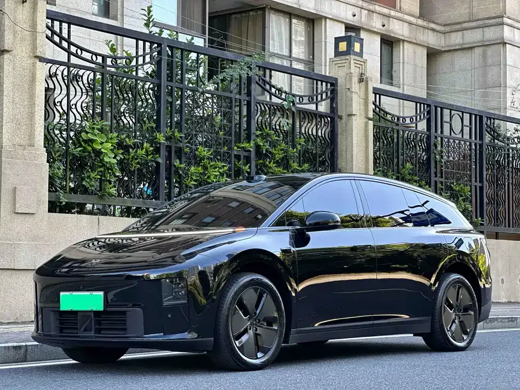 2025 Li Auto i6 2WD