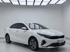 2023 Kia Cerato 1.5L CVT Luxury, белый — фото 3