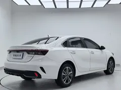 2023 Kia Cerato 1.5L CVT Luxury, белый — фото 4
