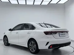 2023 Kia Cerato 1.5L CVT Luxury, белый — фото 6