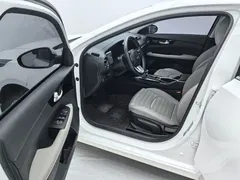 2023 Kia Cerato 1.5L CVT Luxury, белый — фото 7