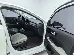 2023 Kia Cerato 1.5L CVT Luxury, белый — фото 10