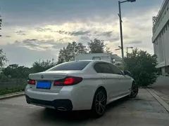 2021 BMW 5 Series 5 530Li M, белый — фото 5