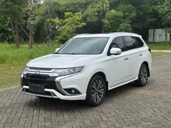 2021 Mitsubishi Outlander 2.4L 4WD 7, белый — фото 1
