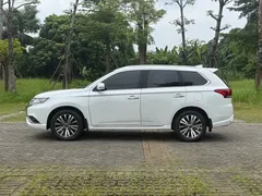 2021 Mitsubishi Outlander 2.4L 4WD 7, белый — фото 5