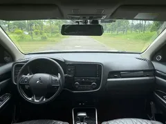2021 Mitsubishi Outlander 2.4L 4WD 7, белый — фото 8
