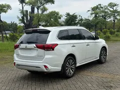 2021 Mitsubishi Outlander 2.4L 4WD 7, белый — фото 11