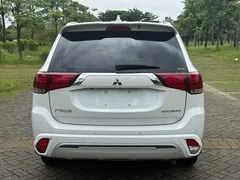 2021 Mitsubishi Outlander 2.4L 4WD 7, белый — фото 12