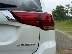 2021 Mitsubishi Outlander 2.4L 4WD 7, белый — фото 14