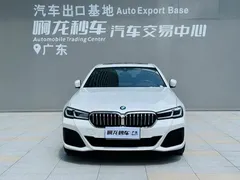 2023 BMW 5 Series 5 530Li M, белый — фото 2