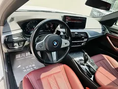 2023 BMW 5 Series 5 530Li M, белый — фото 9