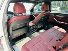 2023 BMW 5 Series 5 530Li M, белый — фото 10