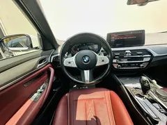 2023 BMW 5 Series 5 530Li M, белый — фото 13