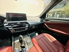 2023 BMW 5 Series 5 530Li M, белый — фото 14