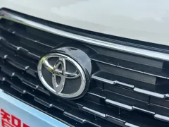 2022 Toyota Yaris L Zhixuan X 1.5L CVT PLUS, белый — фото 12