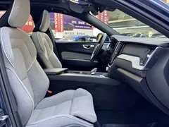 2023 Volvo XC60 T8 PHEV Long Range 4WD Luxury, синий — фото 5