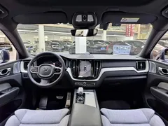 2023 Volvo XC60 T8 PHEV Long Range 4WD Luxury, синий — фото 12