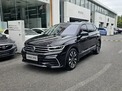 2022 Volkswagen Tiguan L 330TSI AT 2WD R-Line, чёрный — фото 1