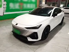 2022 Changan UNI-V 1.5T Premium, белый — фото 2