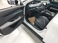 2022 Changan UNI-V 1.5T Premium, белый — фото 12