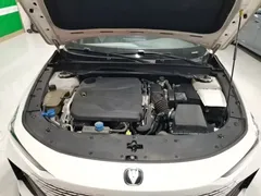 2022 Changan UNI-V 1.5T Premium, белый — фото 16