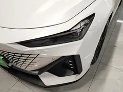 2022 Changan UNI-V 1.5T Premium, белый — фото 18
