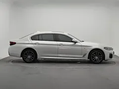 2022 BMW 5 Series 5 525Li M, белый — фото 4