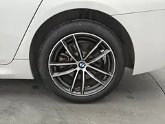 2022 BMW 5 Series 5 525Li M, белый — фото 12