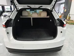 2025 Li Auto i6 2WD Standard, белый — фото 10