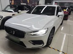 2022 Volvo S60 T8 PHEV 4WD Luxury, белый — фото 1