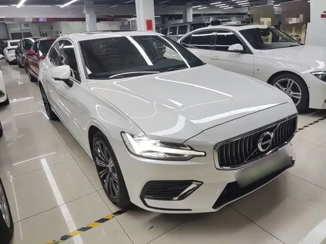 2022 Volvo S60 T8 PHEV 4WD Luxury