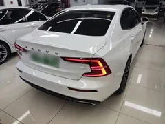 2022 Volvo S60 T8 PHEV 4WD Luxury, белый — фото 7