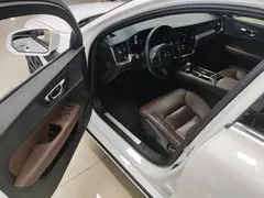 2022 Volvo S60 T8 PHEV 4WD Luxury, белый — фото 16