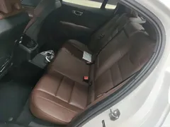 2022 Volvo S60 T8 PHEV 4WD Luxury, белый — фото 17