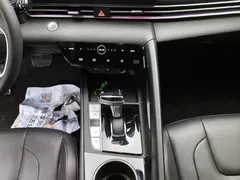 2022 Hyundai Elantra 1.5L CVT LUX — фото 14