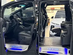 2020 Lexus LM 300h, чёрный — фото 7