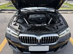 2022 BMW 5 Series 5 525Li M, чёрный — фото 20