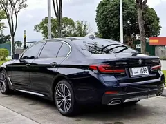 2023 BMW 5 Series 5 530Li M, чёрный — фото 7